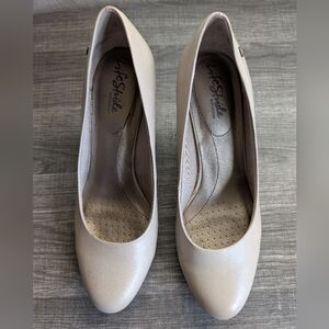 Life Stride Women's Size 8 Nude Heels